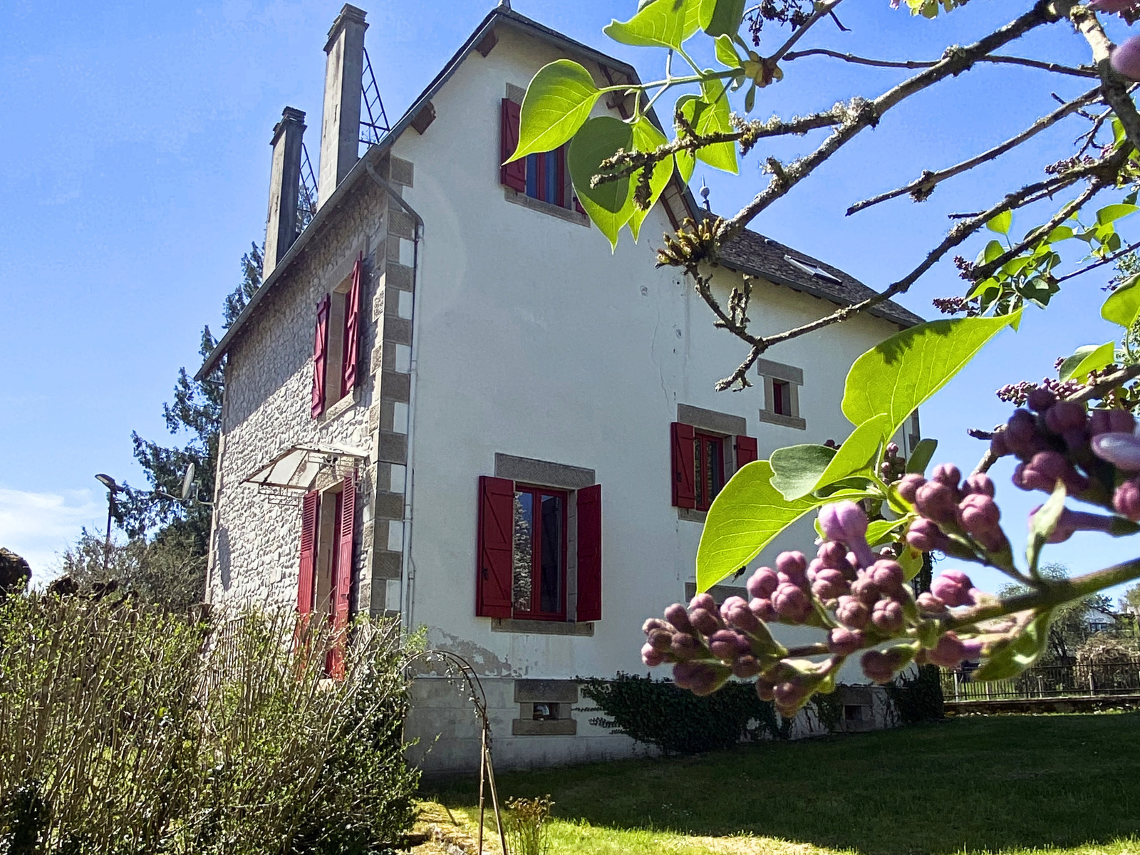 la maison de maussac-derrière-extérieur