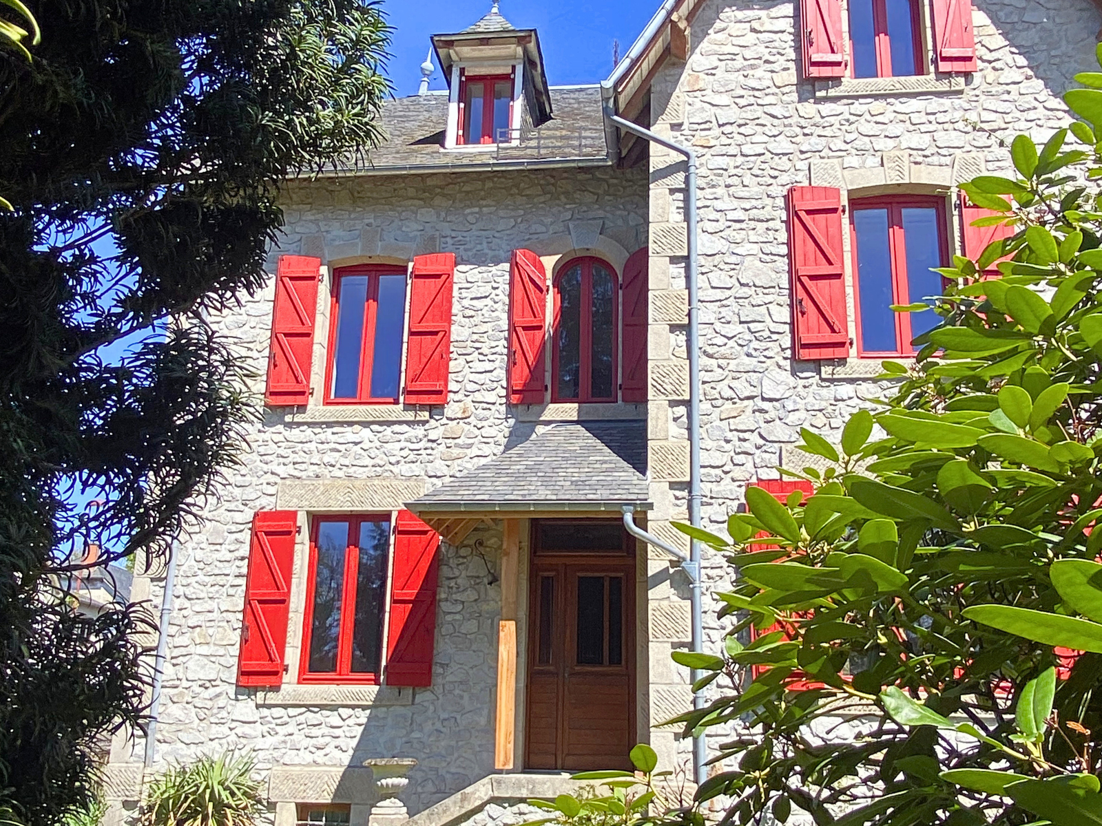 la maison de maussac-face-extérieur